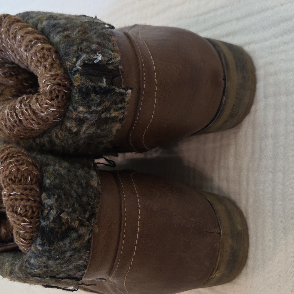 Refresh Women's Brown Ankle Bootie - Picture 4 of 7
